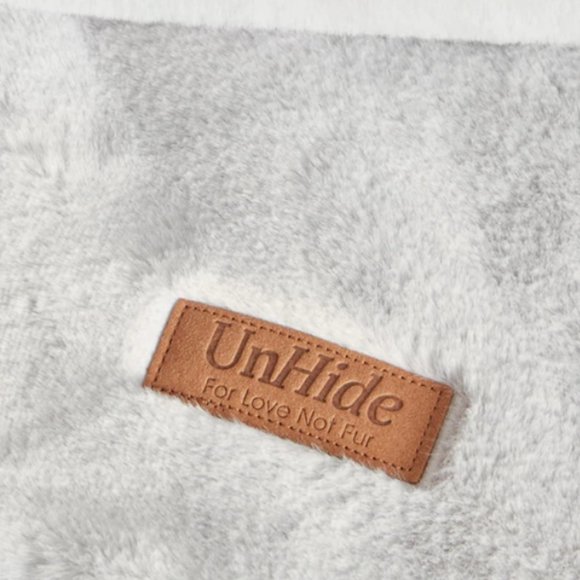 UnHide Small Charcoal Blanket NWT - Picture 4 of 9